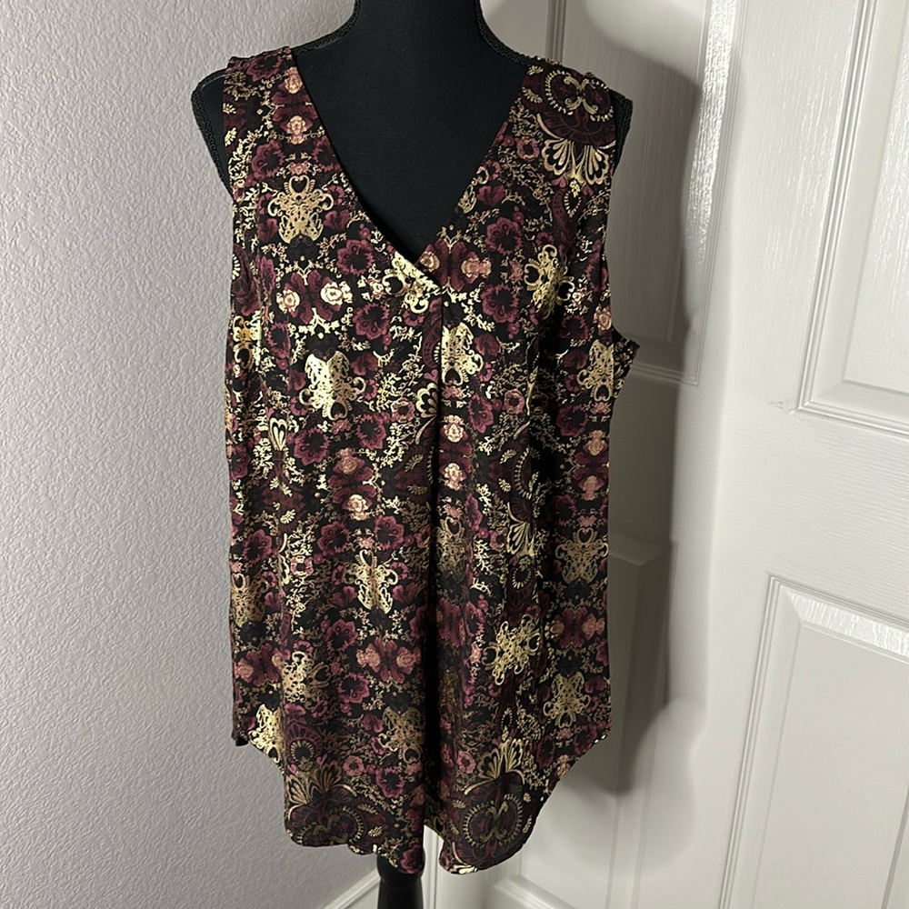 NWT Torrid Black Gold and Burgundy Top - 1/1X